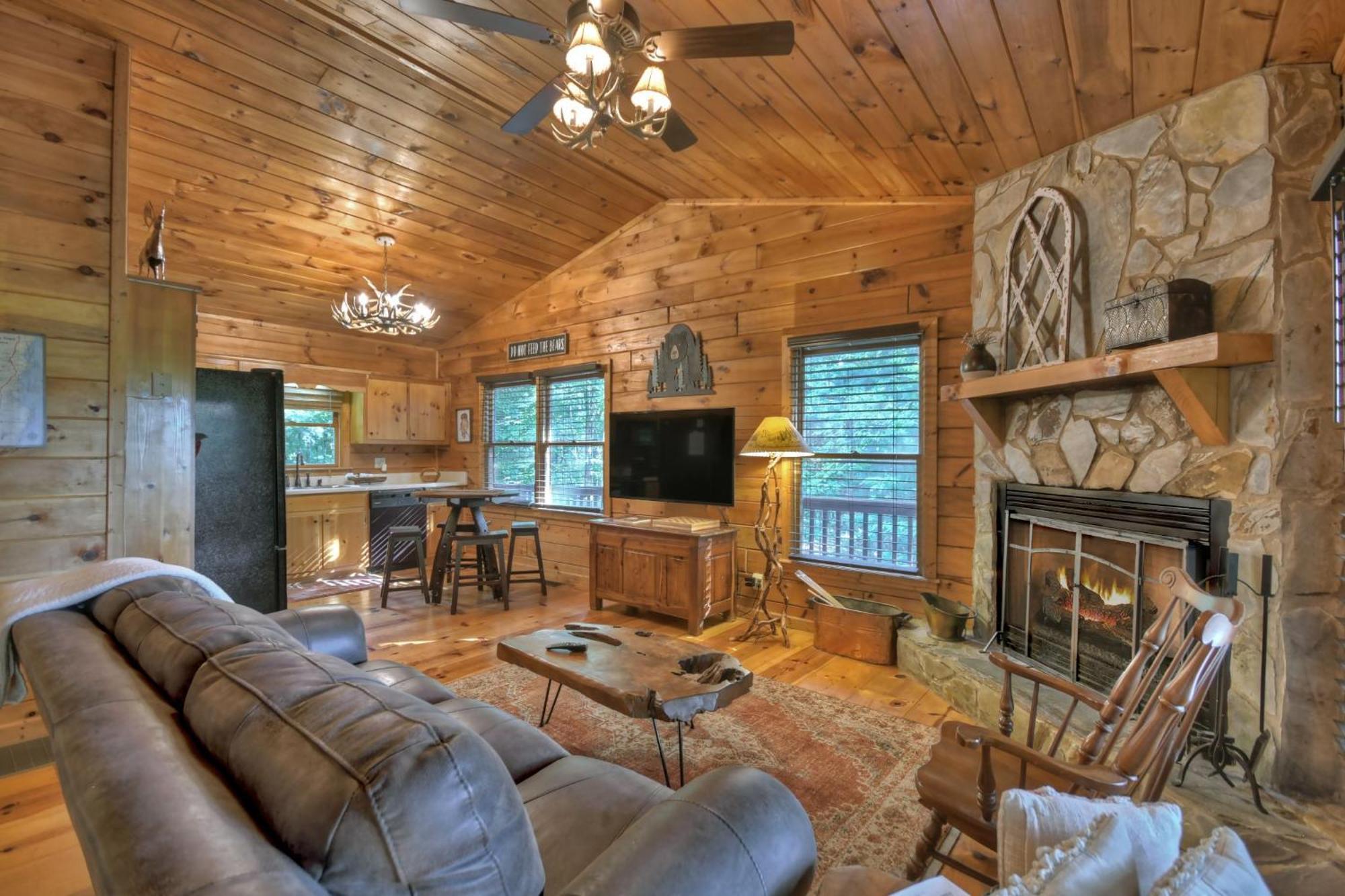 Bearfoot Ridge Wood-Burning Fireplace Cozy Hot Tub Serene Views Ellijay Exterior foto